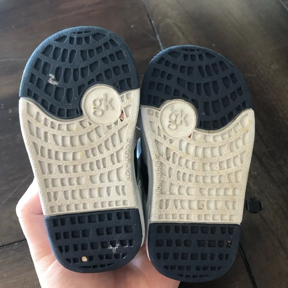 GUC Genuine Kids Sneakers 🛍️🛍️5/30 kids clothes